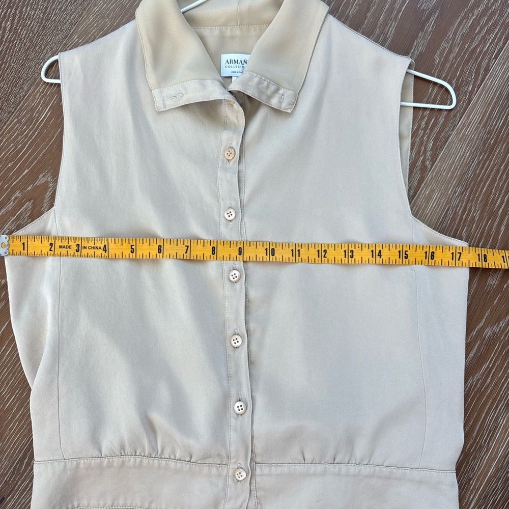 Vintage Armani Collezioni Beige Sleeveless Button-Down Crop Blouse Top Sz 6 - Picture 8 of 9